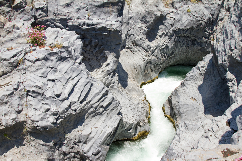Alcantara_river_2