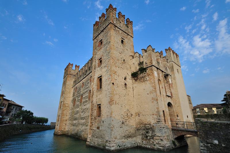 LakeGarda-Sirmione-castle2