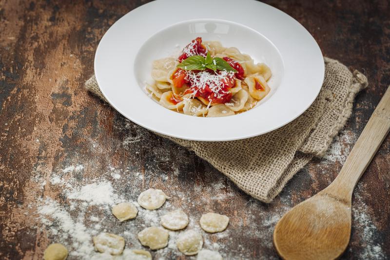 Puglia_orecchiette_pomodoro