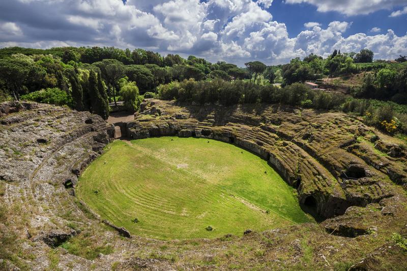 Sutri_amphitheater