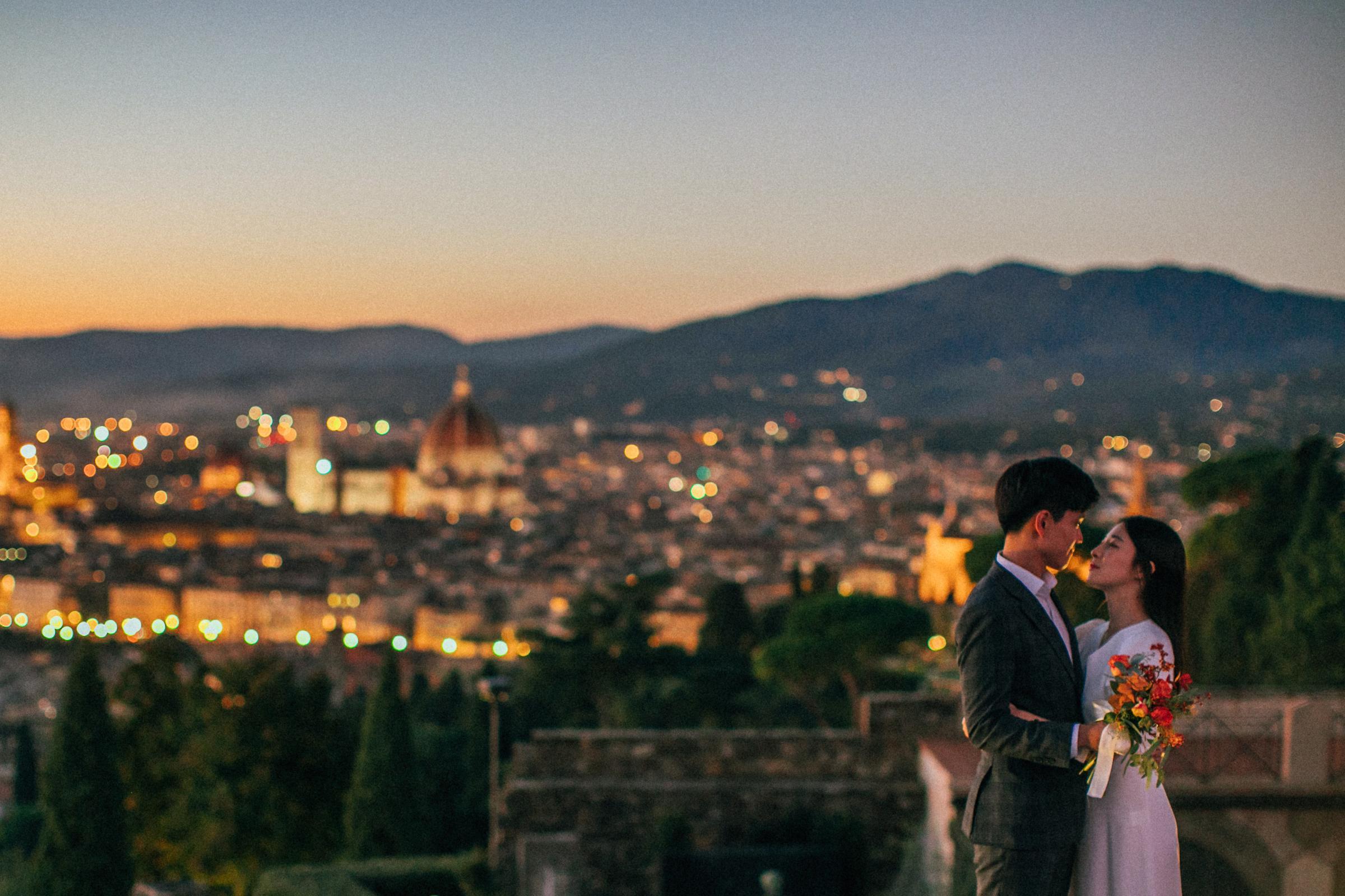 Kiss in Florence at Piazzale Michelangelo
