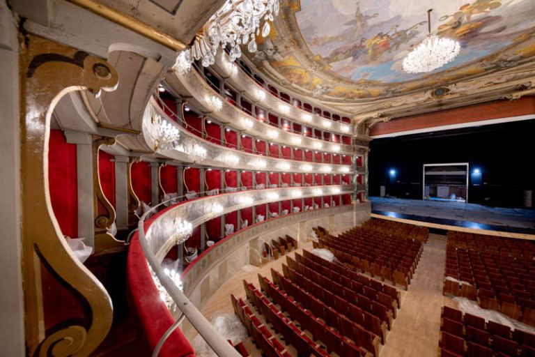 Teatro_Donizetti_Bergamo_is_reopening