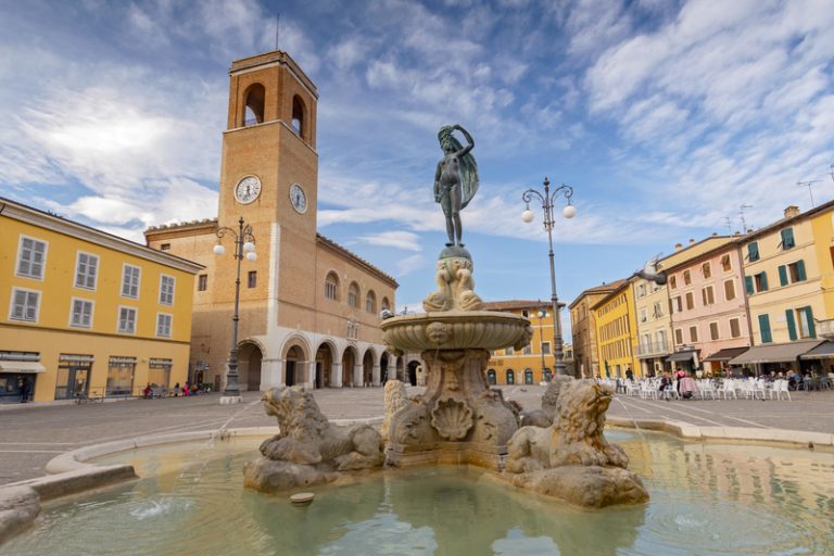 Pesaro, Fountain of Fortune, Palazzo Podesta